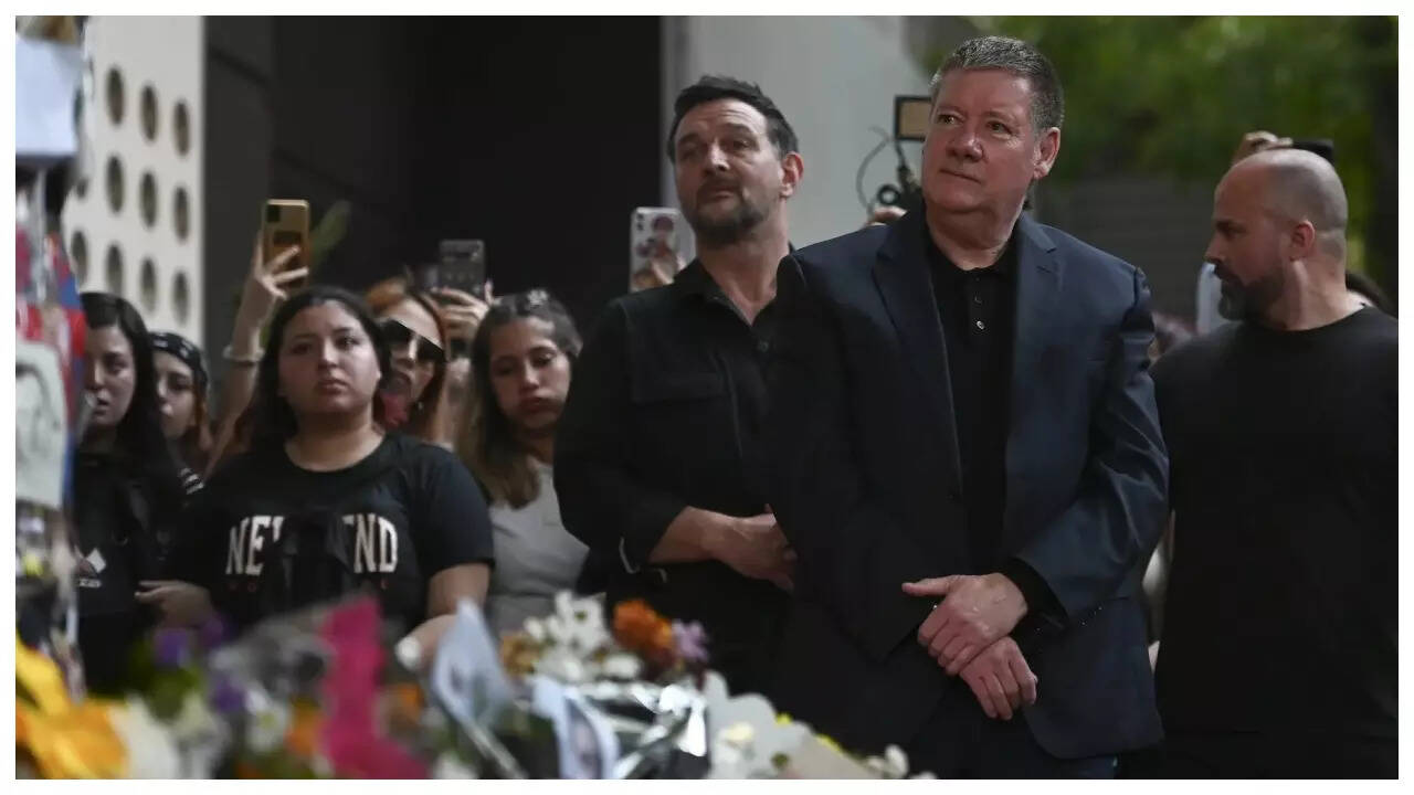 Liam's father arrives in Buenos Aires to begin funeral prep