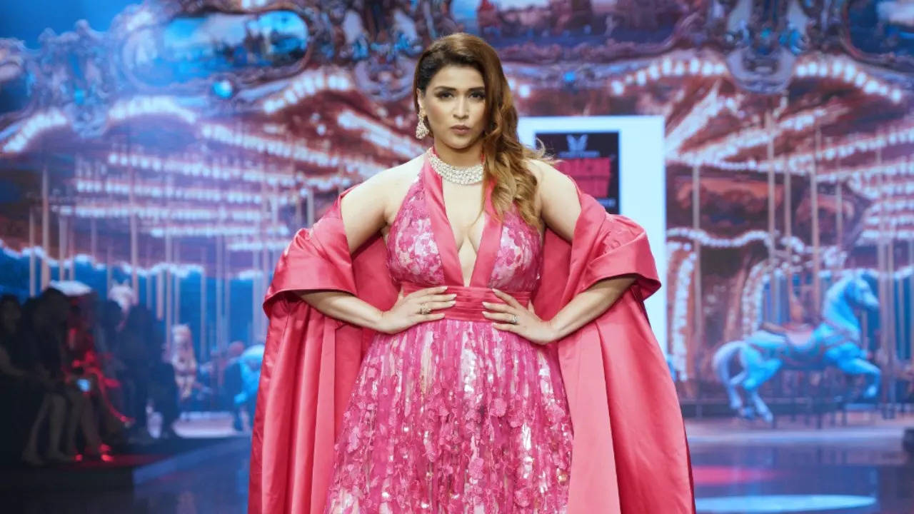 Mannara Chopra turns showstopper at BTFW