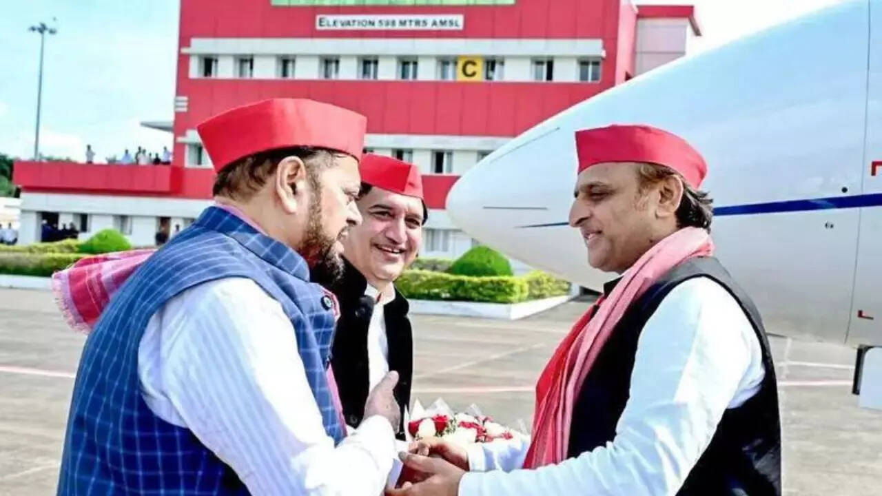 Akhilesh Yadav, the Samajwadi Party chief, justifies his party’s demand for 12 seats in the upcoming Maharashtra assembly polls, urging caution to the MVA after surprising results in Haryana. Akhilesh Yadav, the Samajwadi Party chief, justifies his party’s demand for 12 seats in the upcoming Maharashtra assembly polls, urging caution to the MVA after surprising results in Haryana.