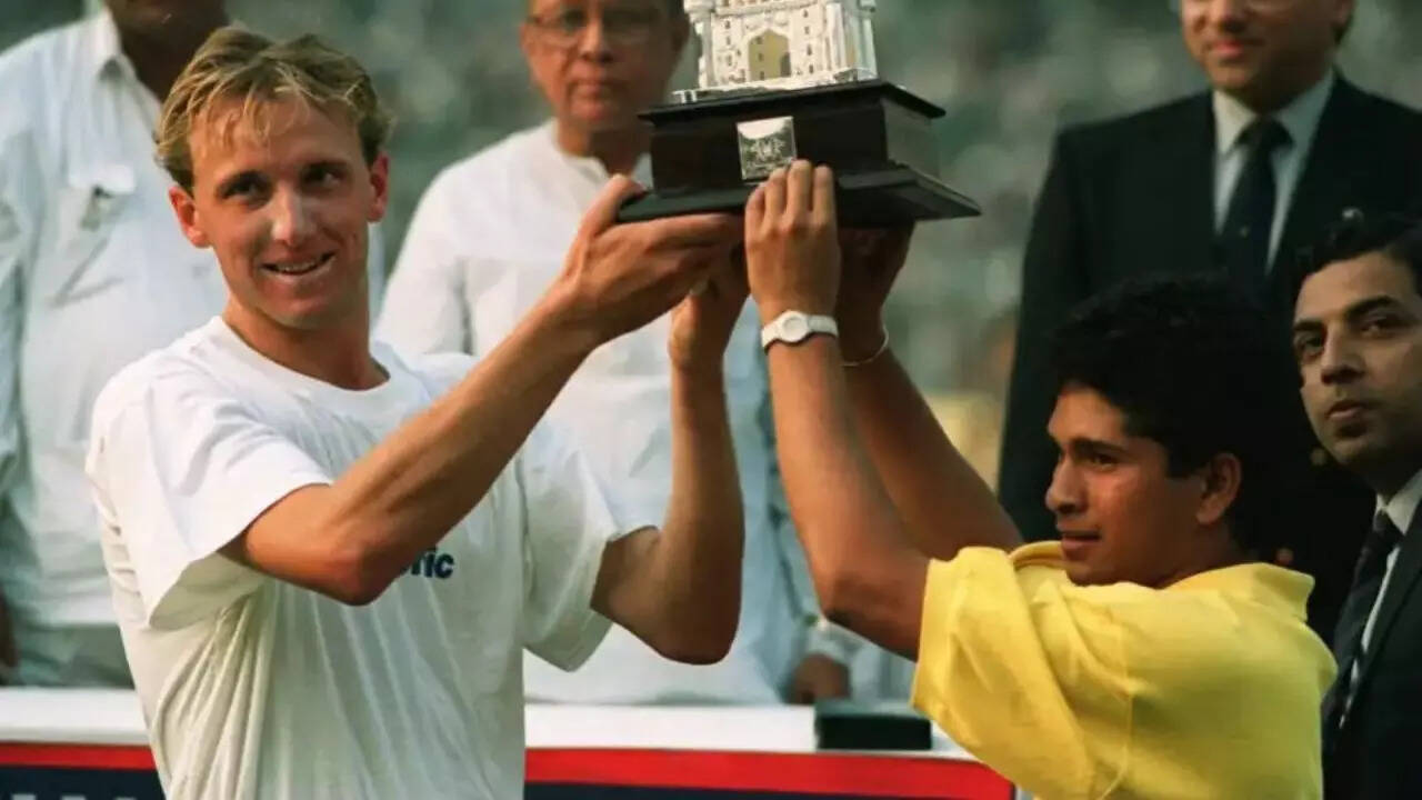 When Tendulkar’s helpful gesture left the bowler scratching his head