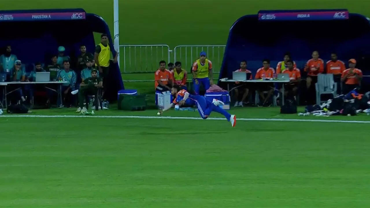 Ramandeep Singh plucks one-handed stunner - WATCH