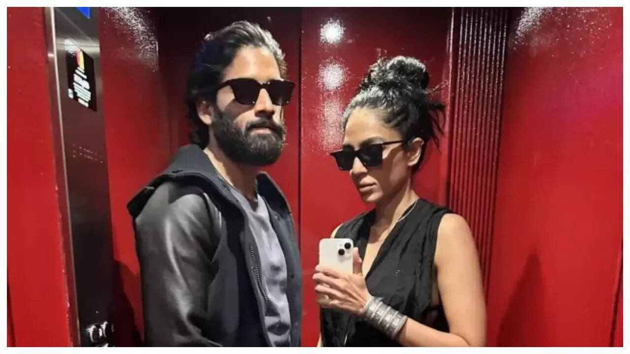 Chaitanya shares 1st pic with Sobhita; disables comments