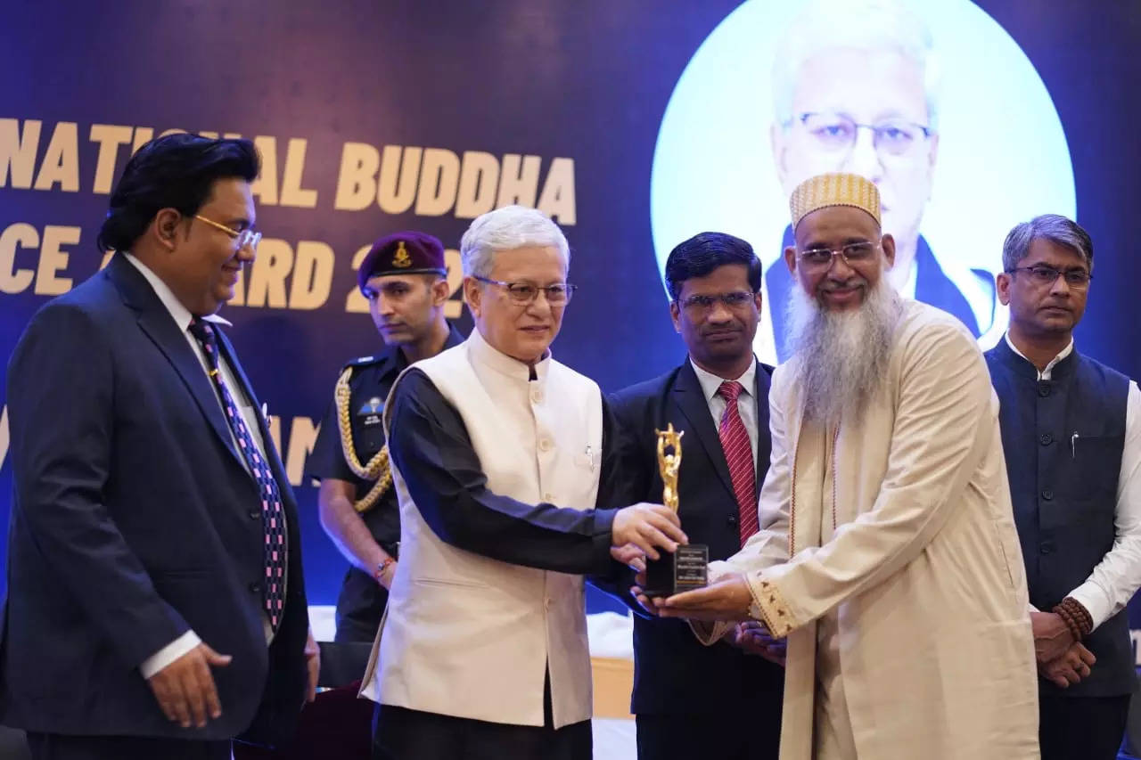 Social activist Mustafa Yusufali Gom gets awards from governors of Maharashtra, Telengana