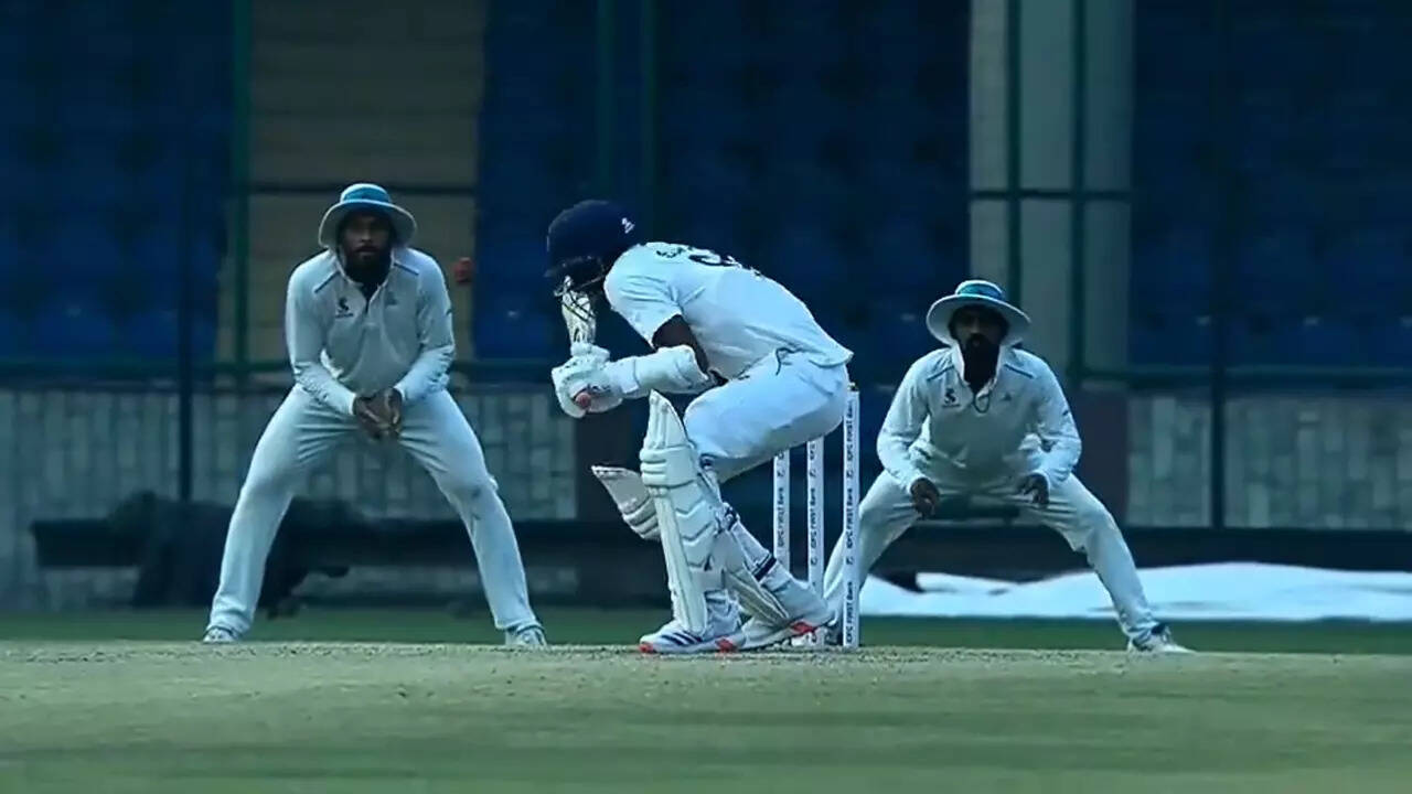 Drama in Ranji Trophy! Saini's 'act' fetches Delhi a point - Watch