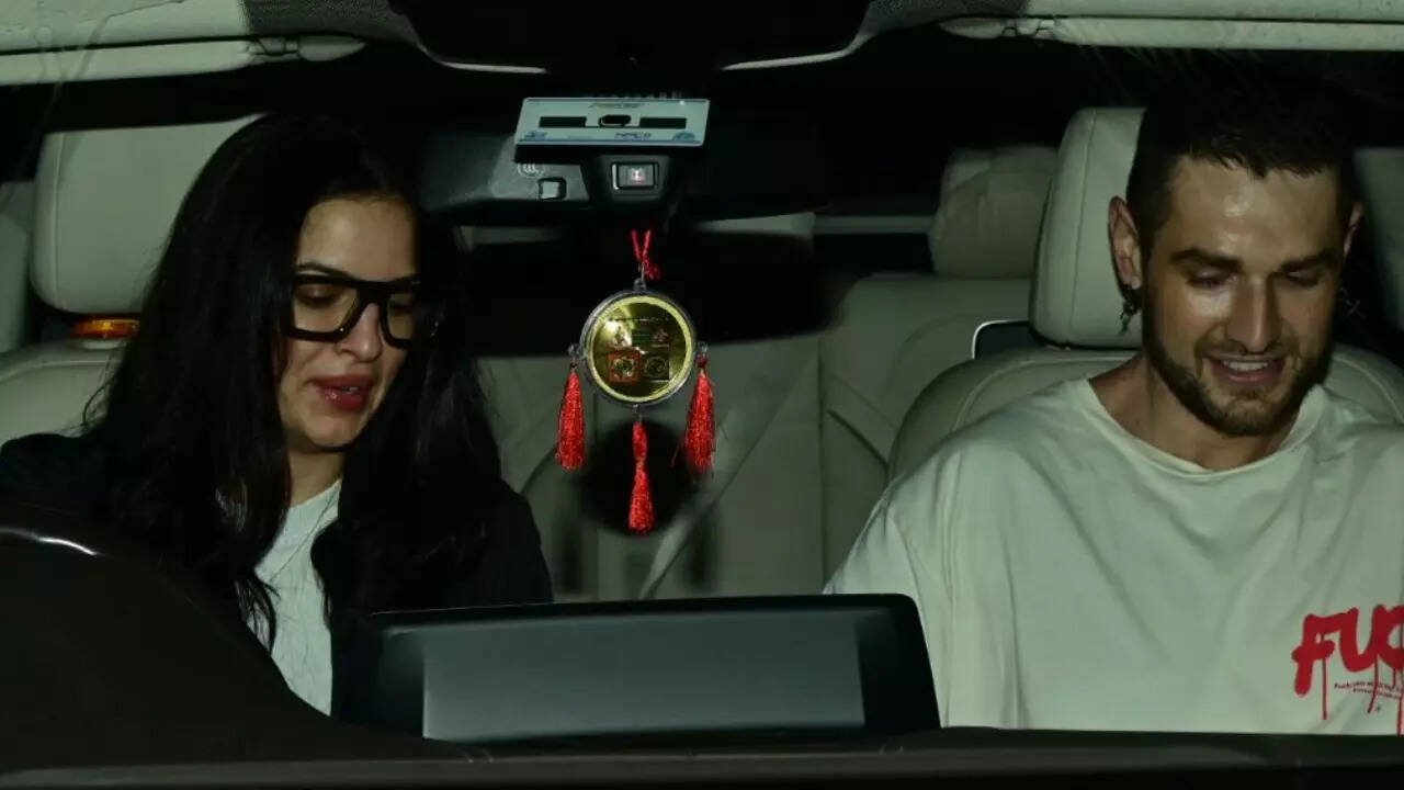 Natasa spotted with Aleksandar after a late-night dinner