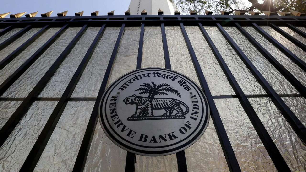 The Headlines – Unseasonal heavy rains in August slowed down economy in quarter 2: RBI