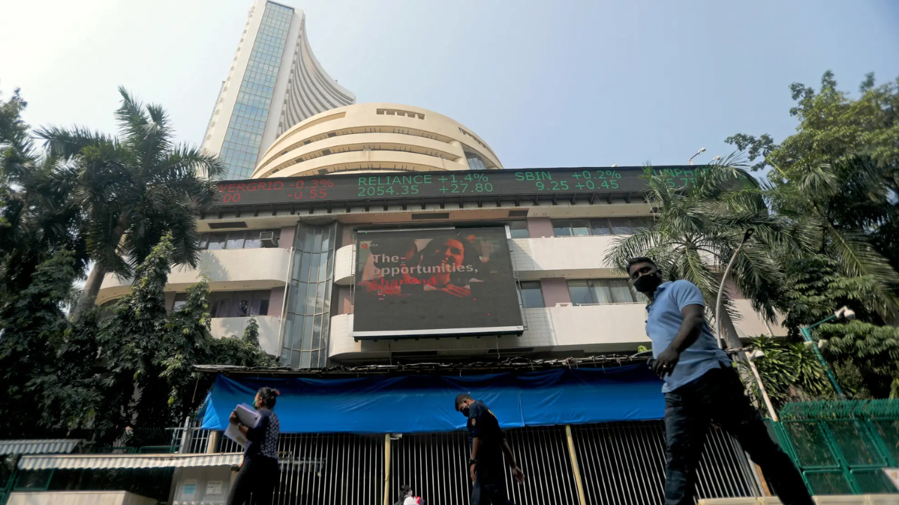 Stock market opens flat amid weak global sentiment; Mixed performance among nifty companies