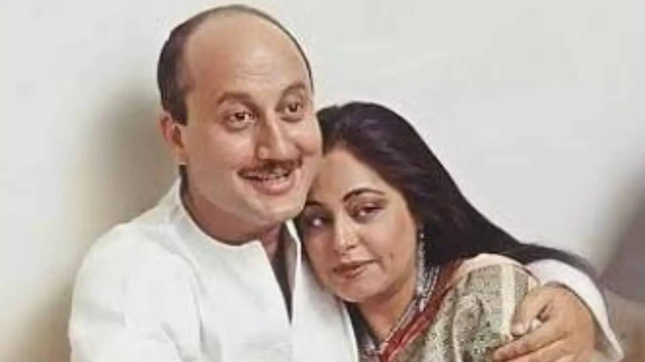 Anupam Kher on falling in love with Kirron Kher