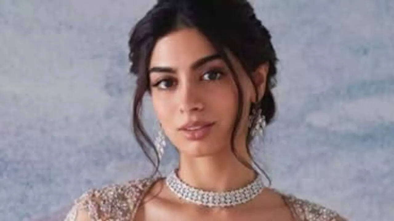 Khushi reveals Nirmal Kapoor pushes her to find a BF