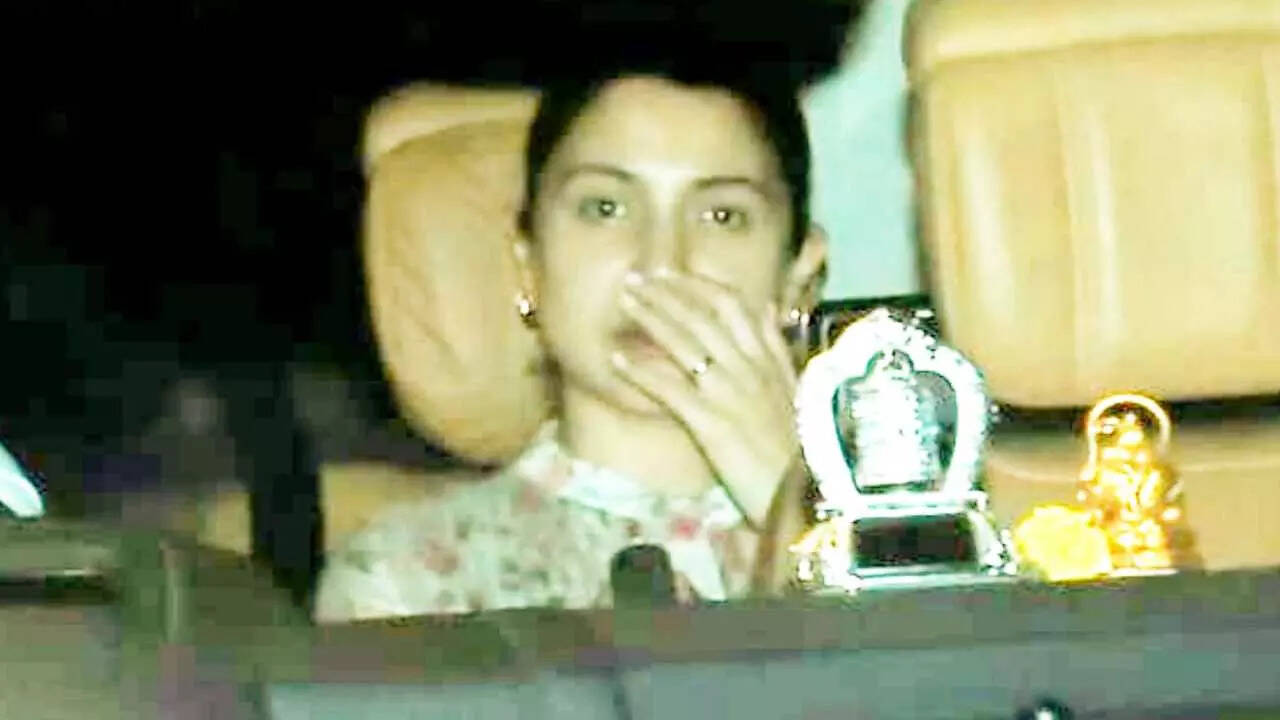 Anushka Sharma makes a rare appearance in Mumbai