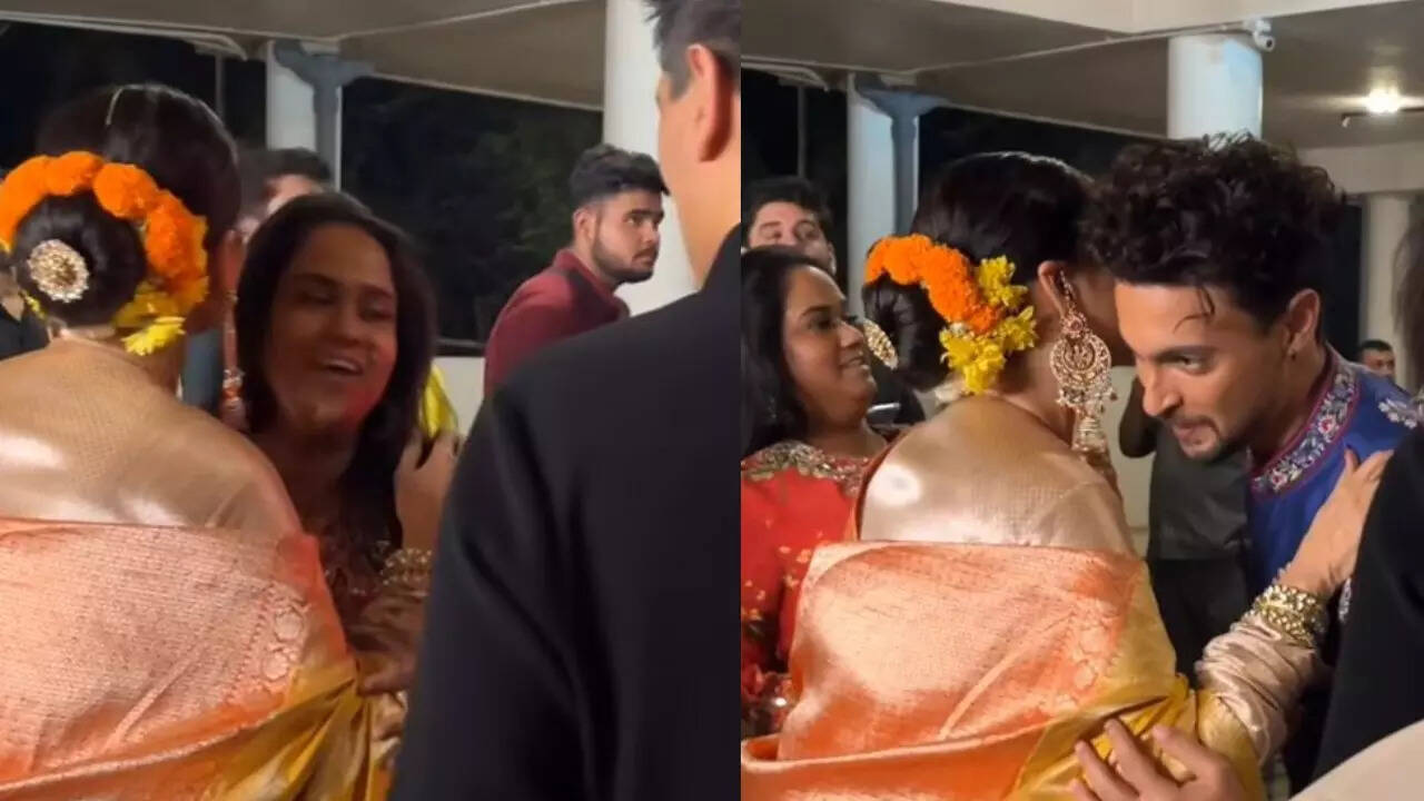 Rekha shares a sweet moment with Arpita and Ayush