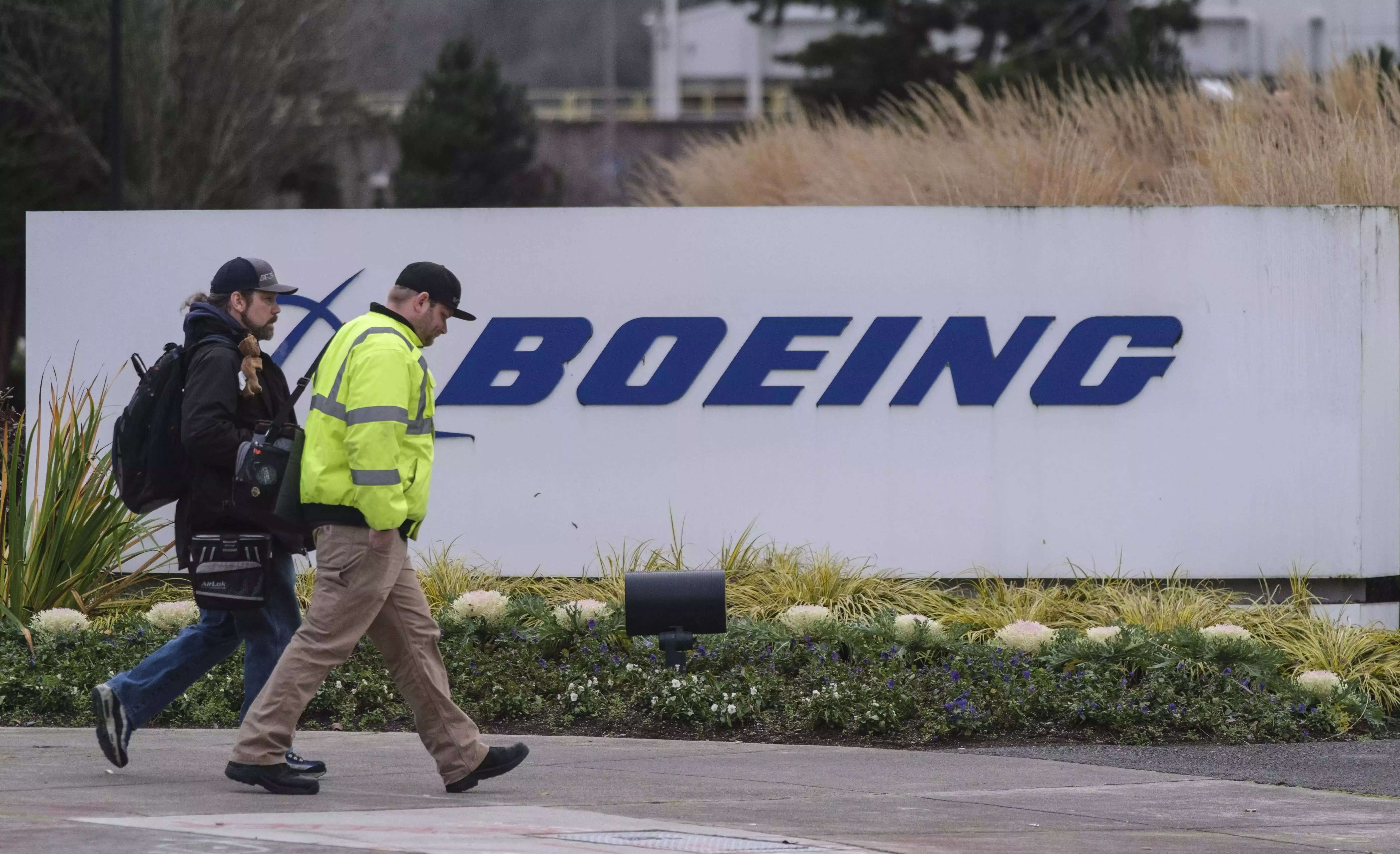 Boeing reports $6.2 billion quarterly loss ahead of vote by union workers