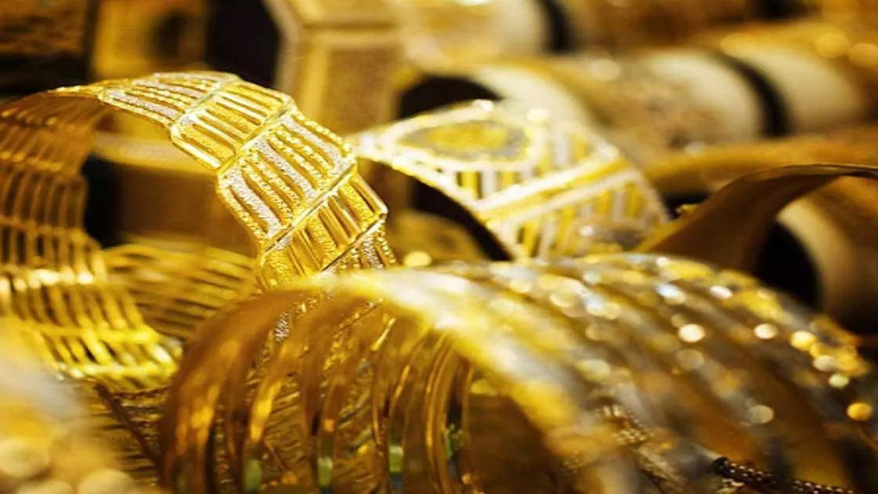 Gold, silver prices dip after hitting life highs