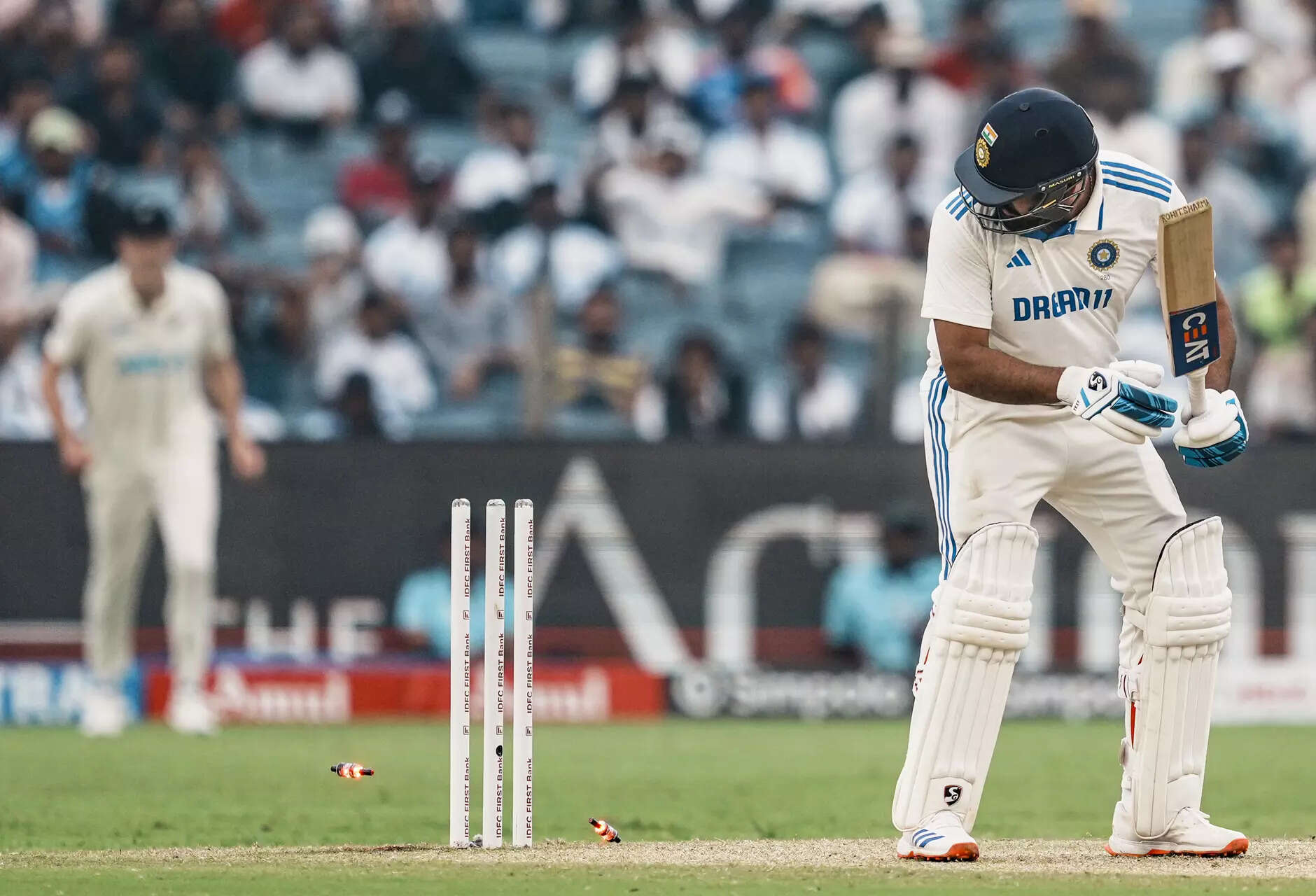 Southee stuns Rohit with an absolute jaffa, Pune crowd in disbelief