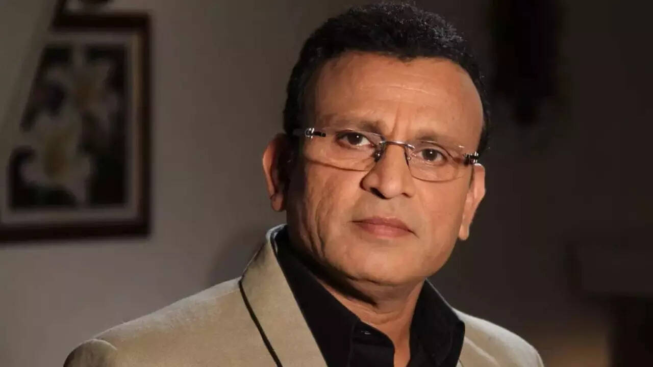 Annu Kapoor dissatisfied over SRK's Chak De! India