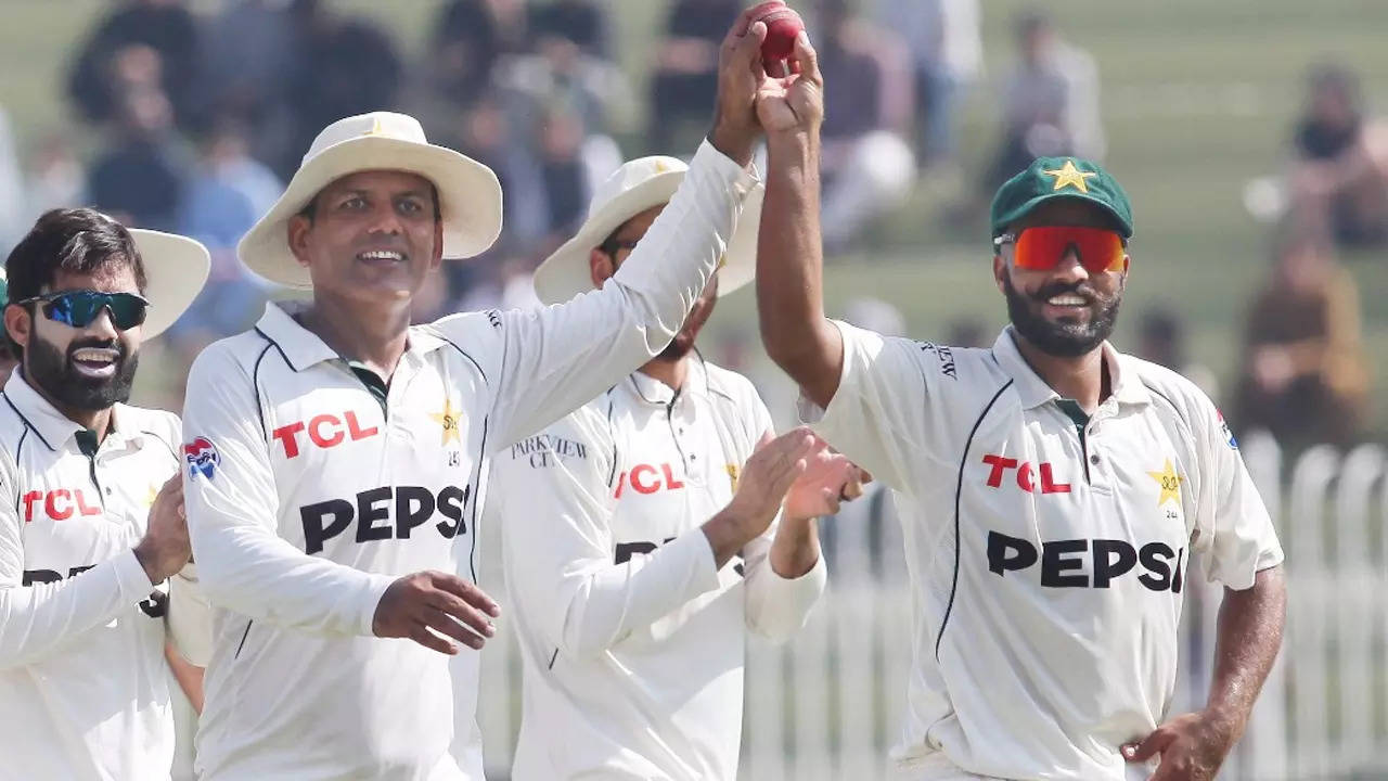 3rd Test: Pakistan crush England to win series 2-1