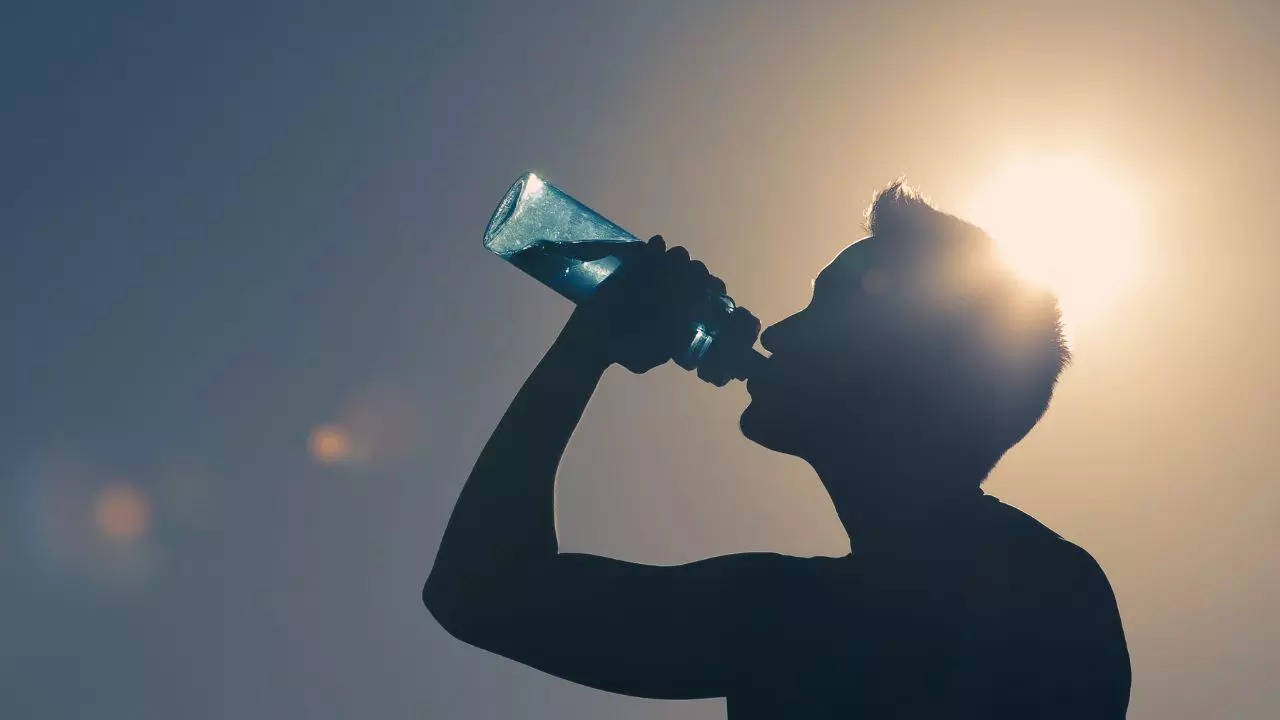 How drinking 3-4 liters of water daily can help lose weight