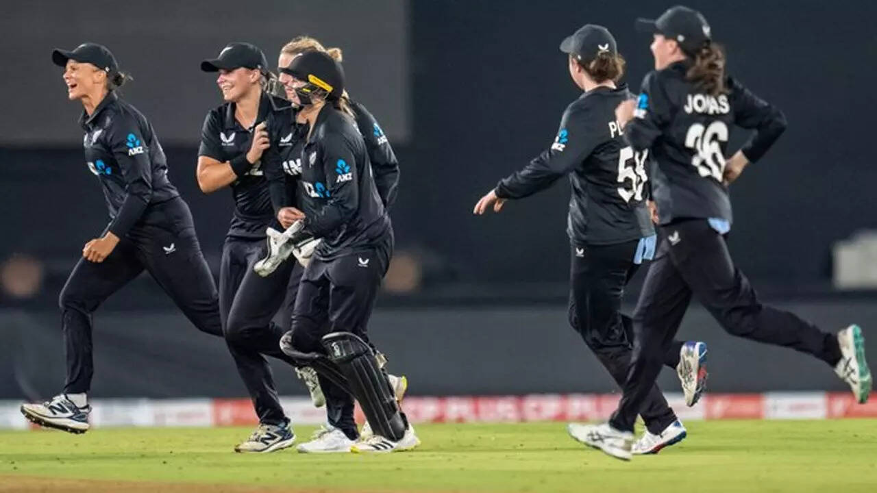 2nd ODI: Devine shines as New Zealand level series against India