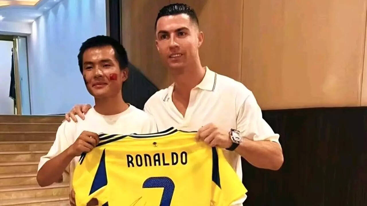 Chinese fan cycles 13k kilometres to meet his idol Ronaldo