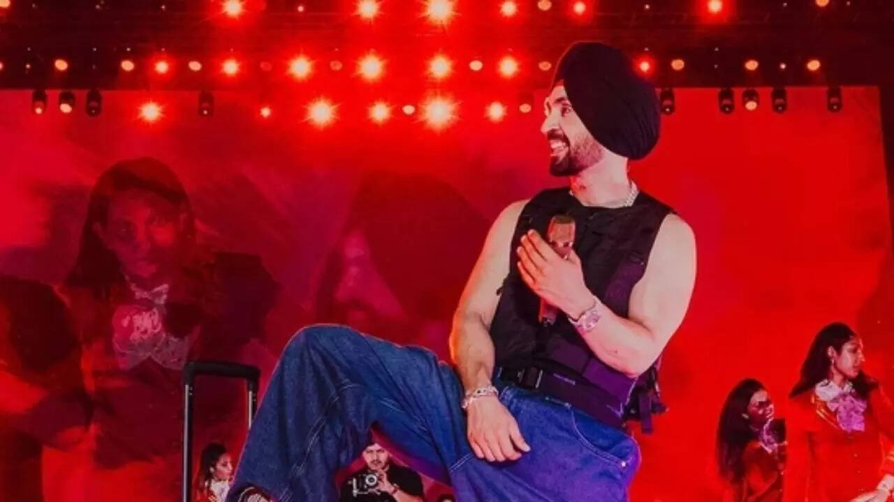 Diljit speaks about his mom at Delhi concert: VIDEO
