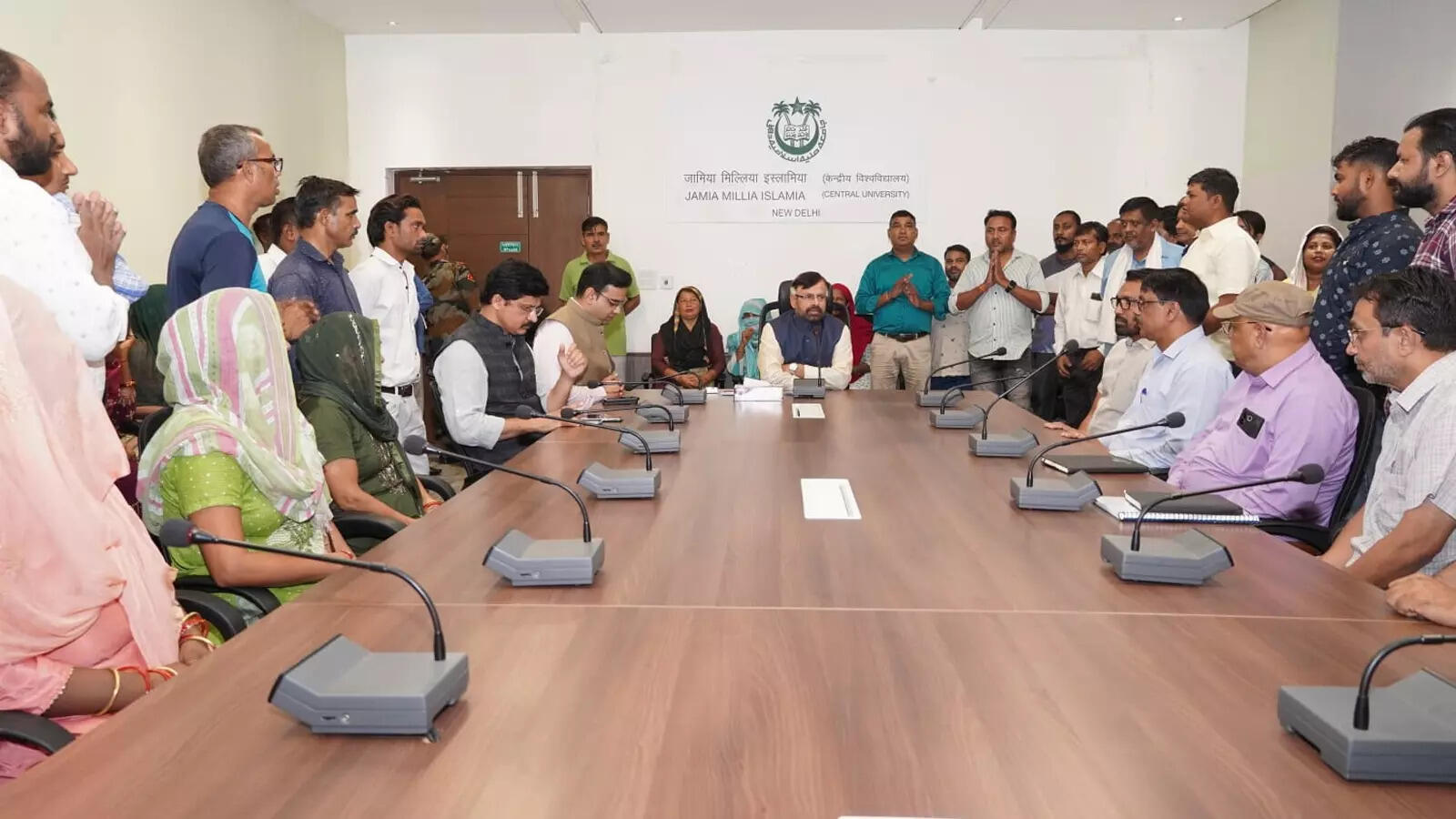 JMI VC Prof. Mazhar Asif fosters inclusivity with historic meeting with sanitation workers