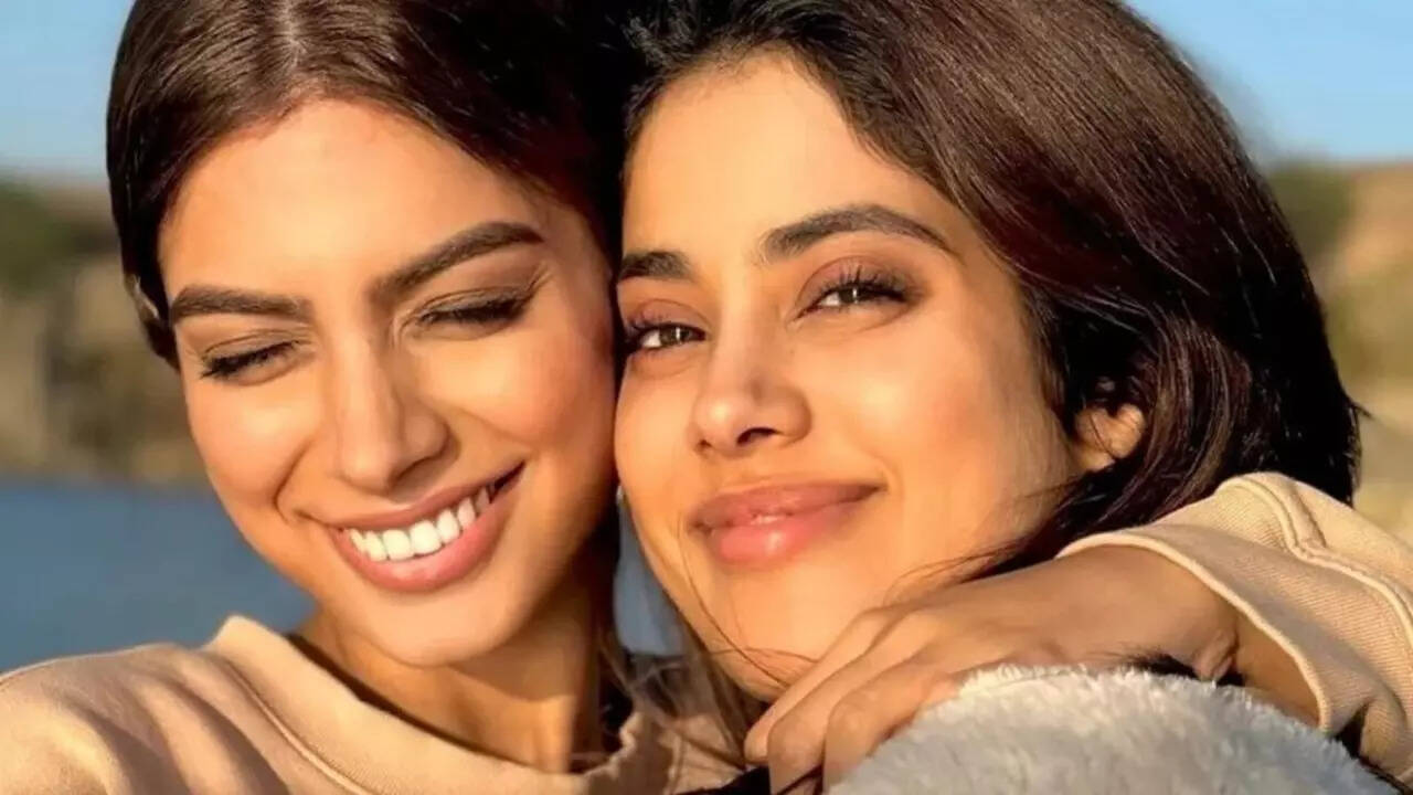 Janhvi- Khushi recreate Kardashian 'Diamond Earring' moment