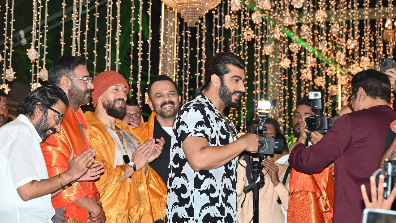 Singham Again stars celebrate Diwali with Raj Thackeray