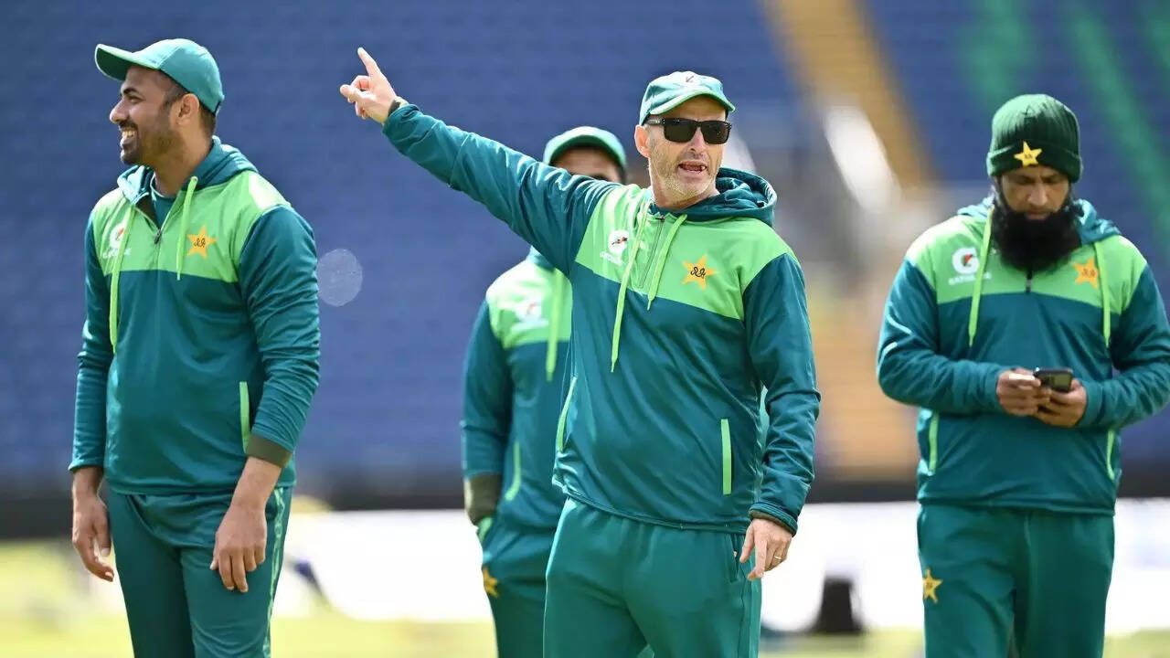 'Mazak bana diya hai Pakistan ka': Basit Ali