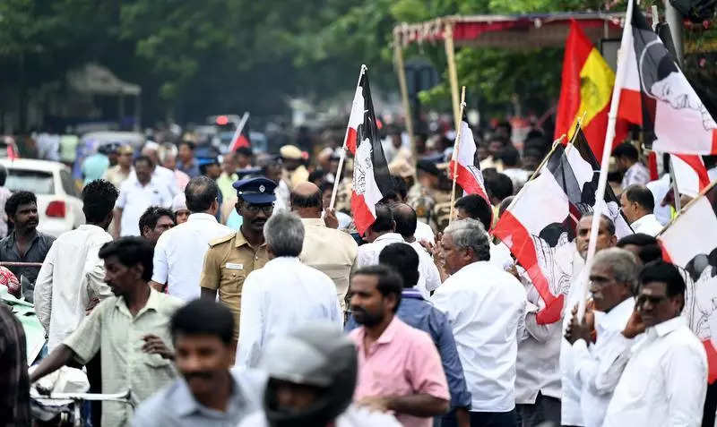 Thousands gather to honor pasumpon muthuramalinga thevar statue in chennai amid Diwali celebrations