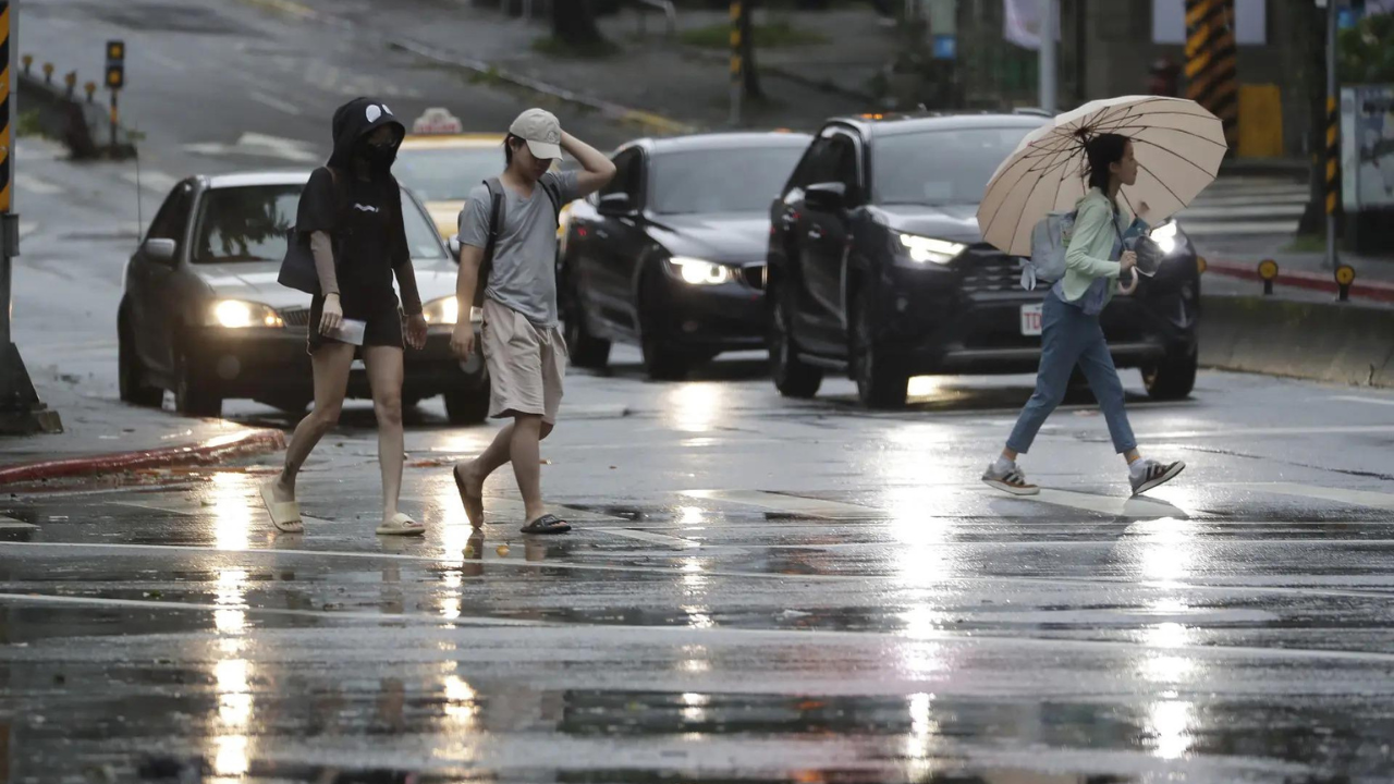 Taiwan on high alert: Typhoon Kong-rey prompts shutdowns and evacuations across island