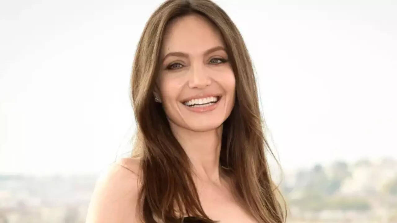 Angelina fears getting hurt again in love