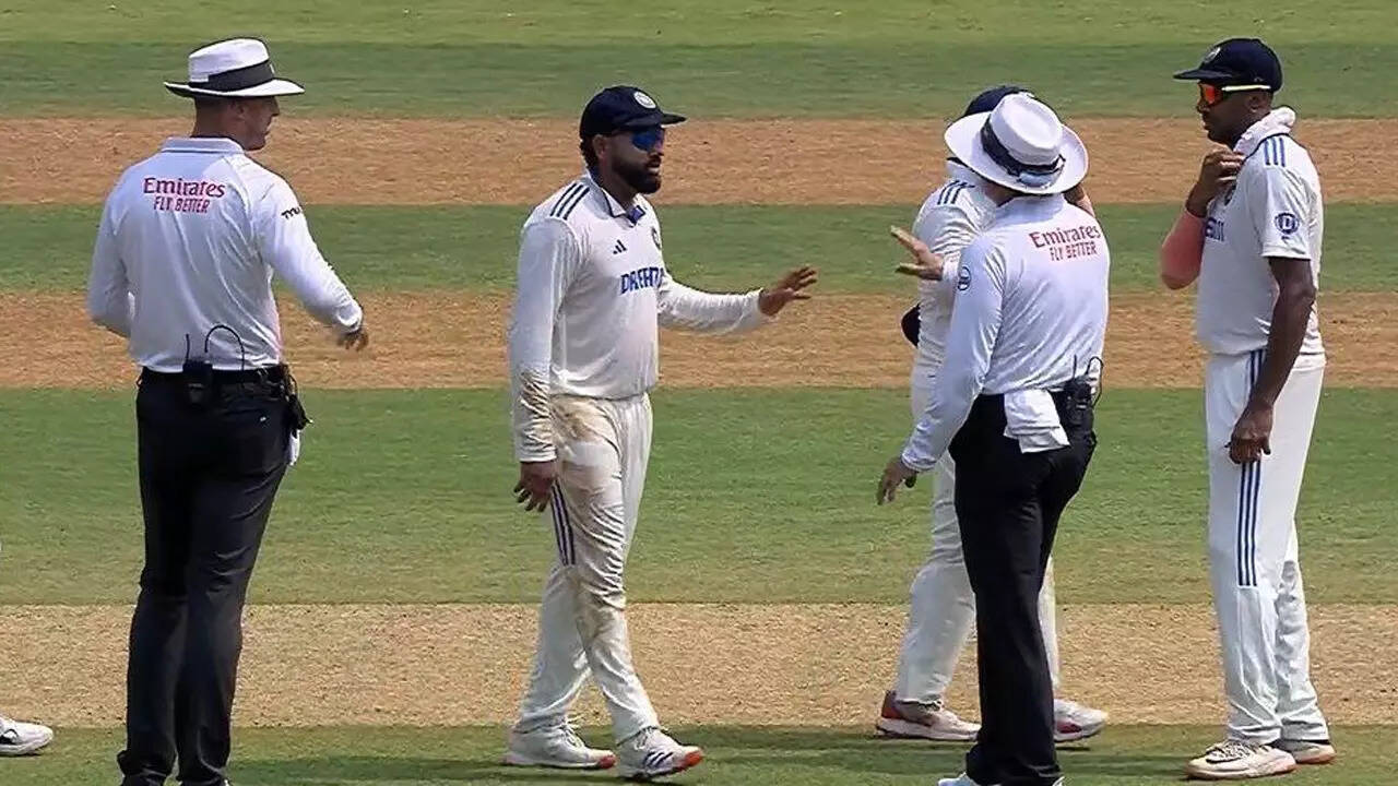 'Chatty' Sarfaraz irritates Mitchell, Rohit stands up for his mate