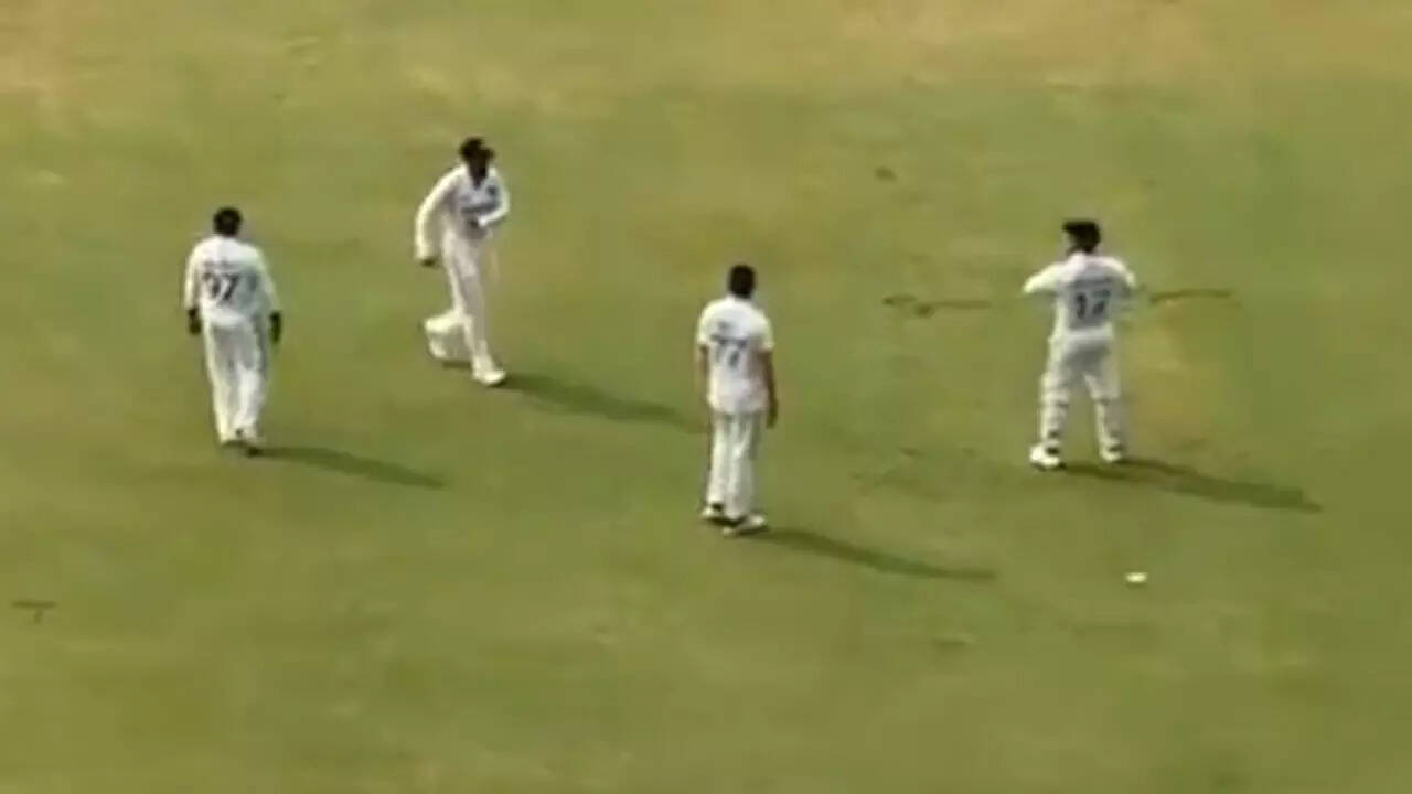 Kohli entertains fans with epic dance moves. WATCH