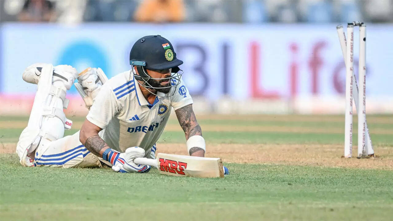 15 minutes, 8 balls, 3 wickets! India lose plot late on Day 1