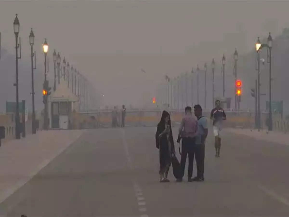 Delhi pollution update: Capital chokes as AQI hits hazardous levels; Government deploys anti-smog guns