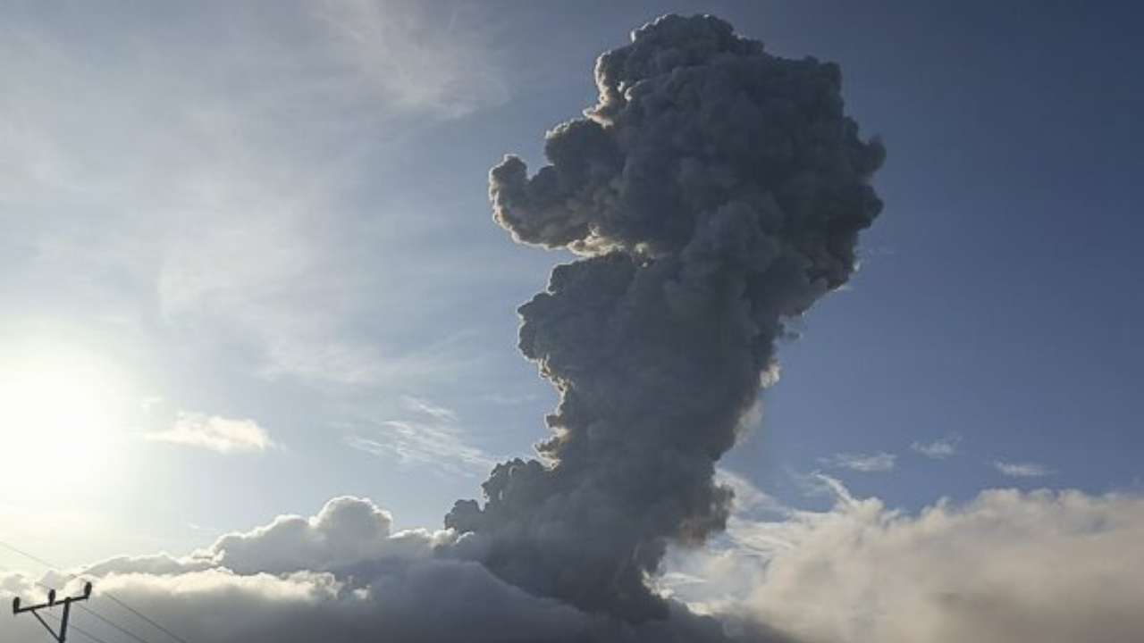 Indonesia's Mount Laki-laki erupts again, spewing ash 8,000 meters high