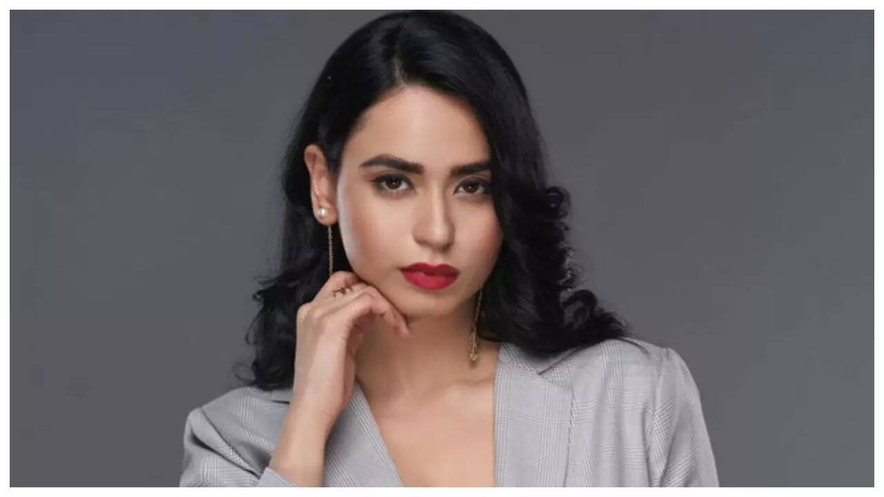 Soundarya acknowledges casting couch in B'wood