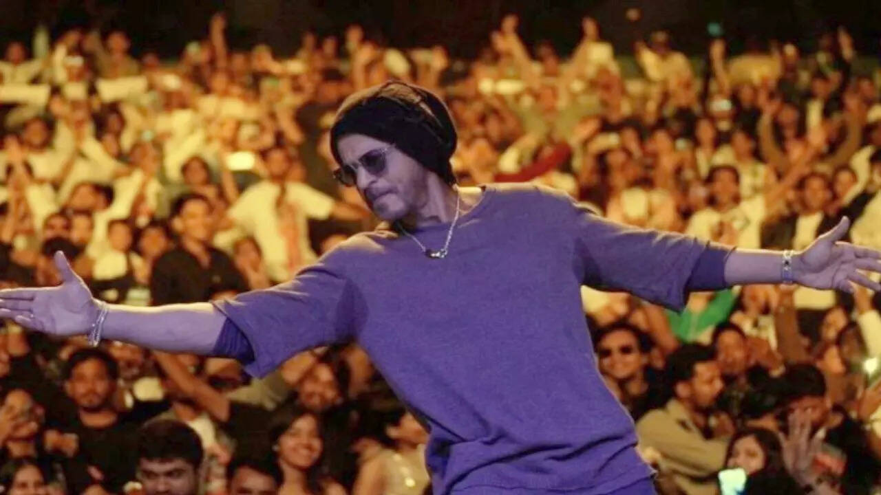 SRK’s fans concerned about him after receiving death threats