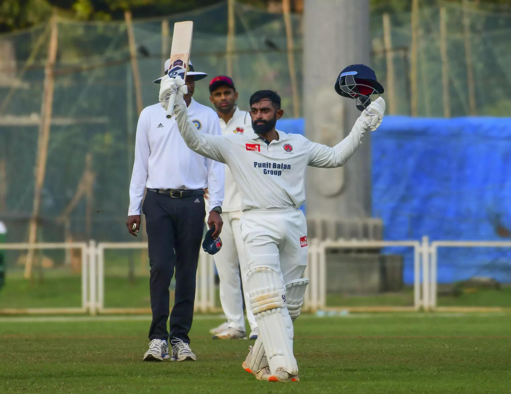 Maha skipper protests bump-ball catch, match halted for 15 minutes