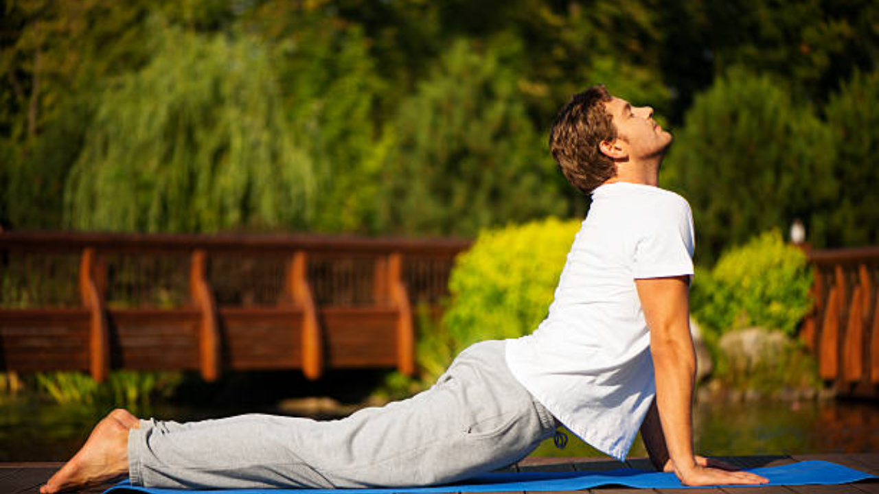 Bhujangasana for lower back pain (5 tips to do it correctly)