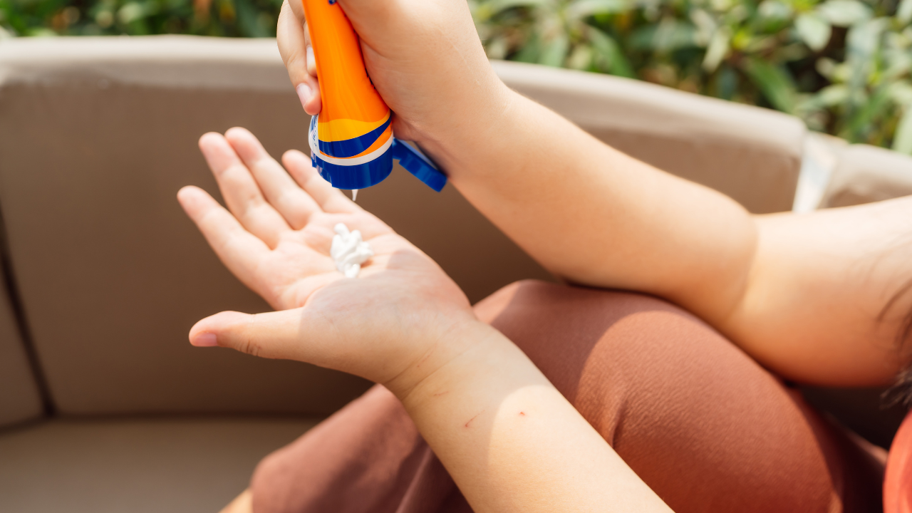 Applying sunscreen to prevent skin cancer? 6 habits you should strictly follow