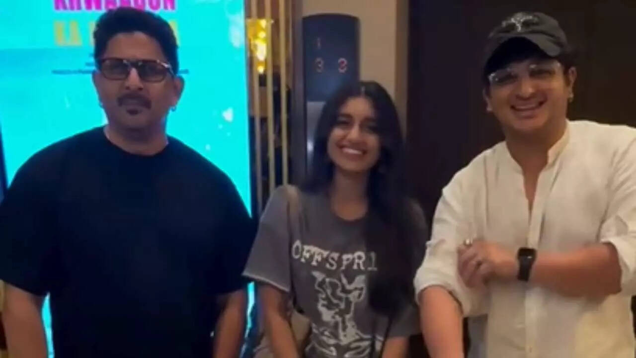 Arshad steps out with his kids Zeke and Zene