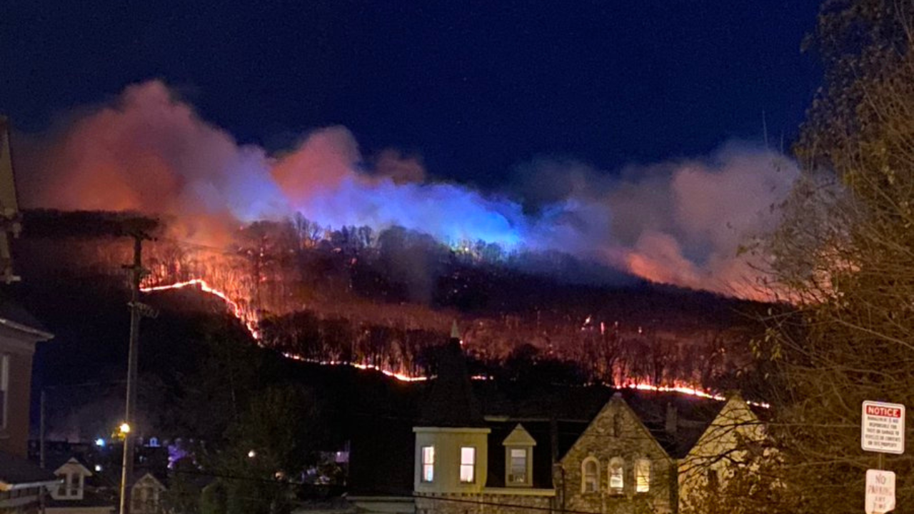 Brush fire strike Neversink Mountain in Pennsylvania, evacuations underway