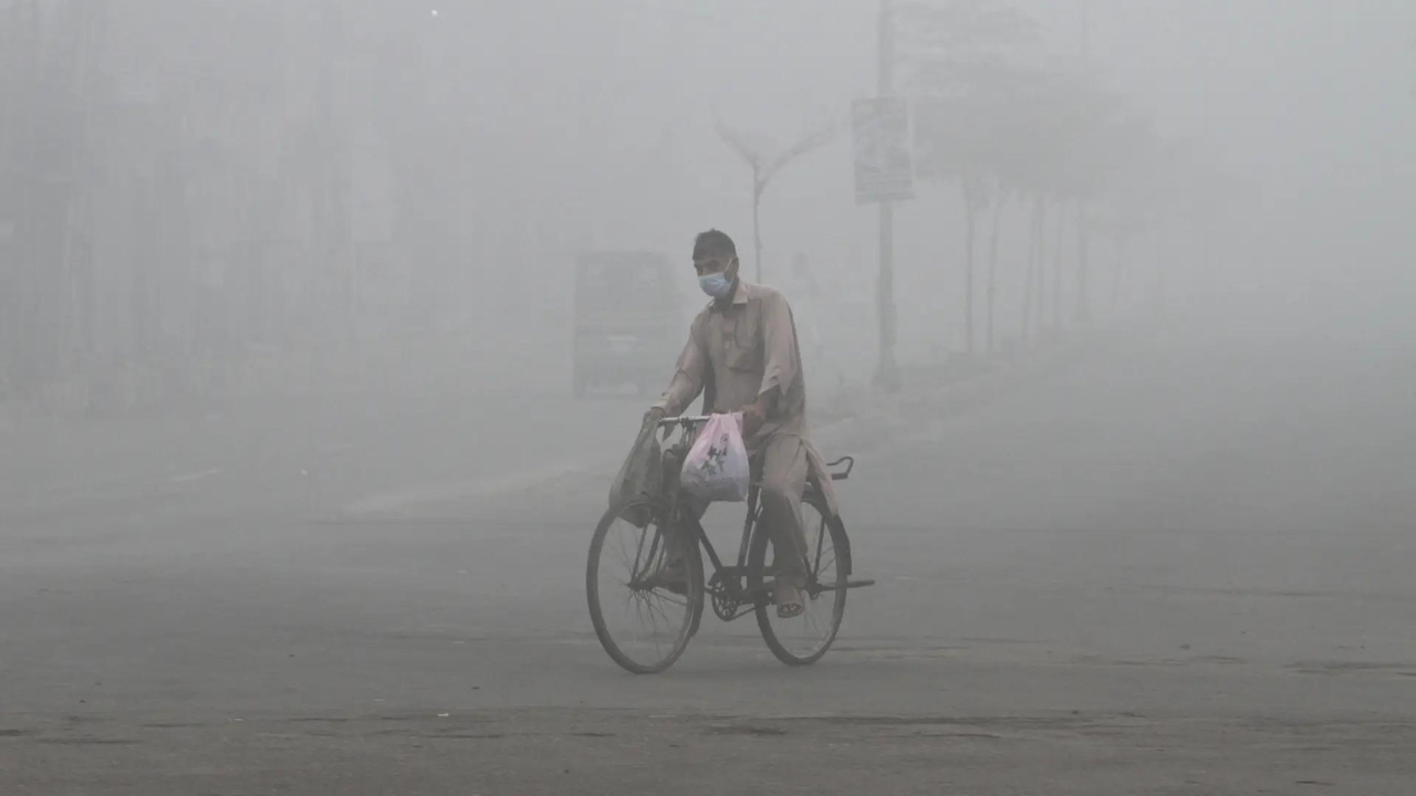 Air pollution soars in Pakistan as Lahore battles smog; Multan's AQI remains over 1,900