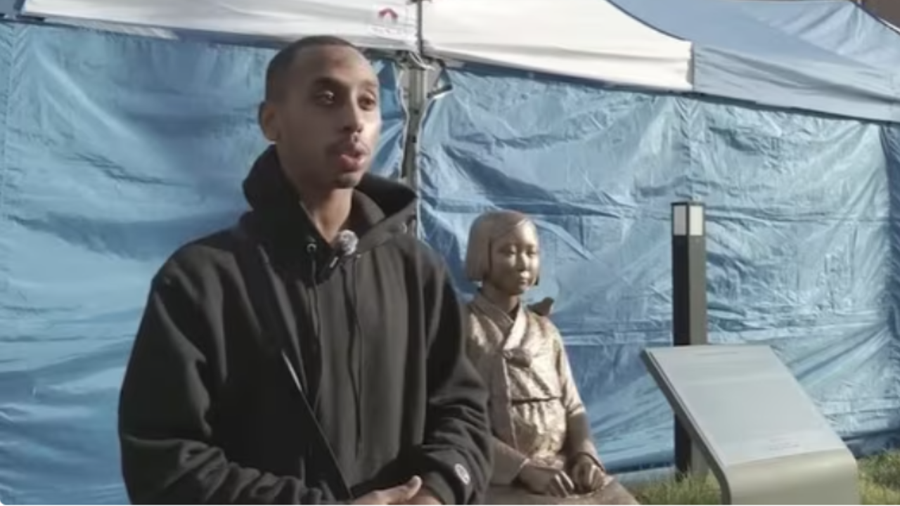 YouTuber Johnny Somali apologises for kissing statue honoring Korean wartime victims