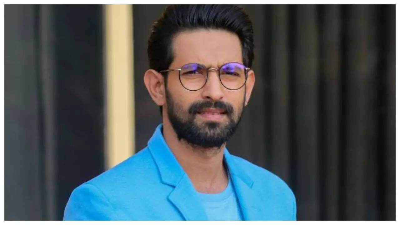 Vikrant REACTS to accusation of being BJP friendly