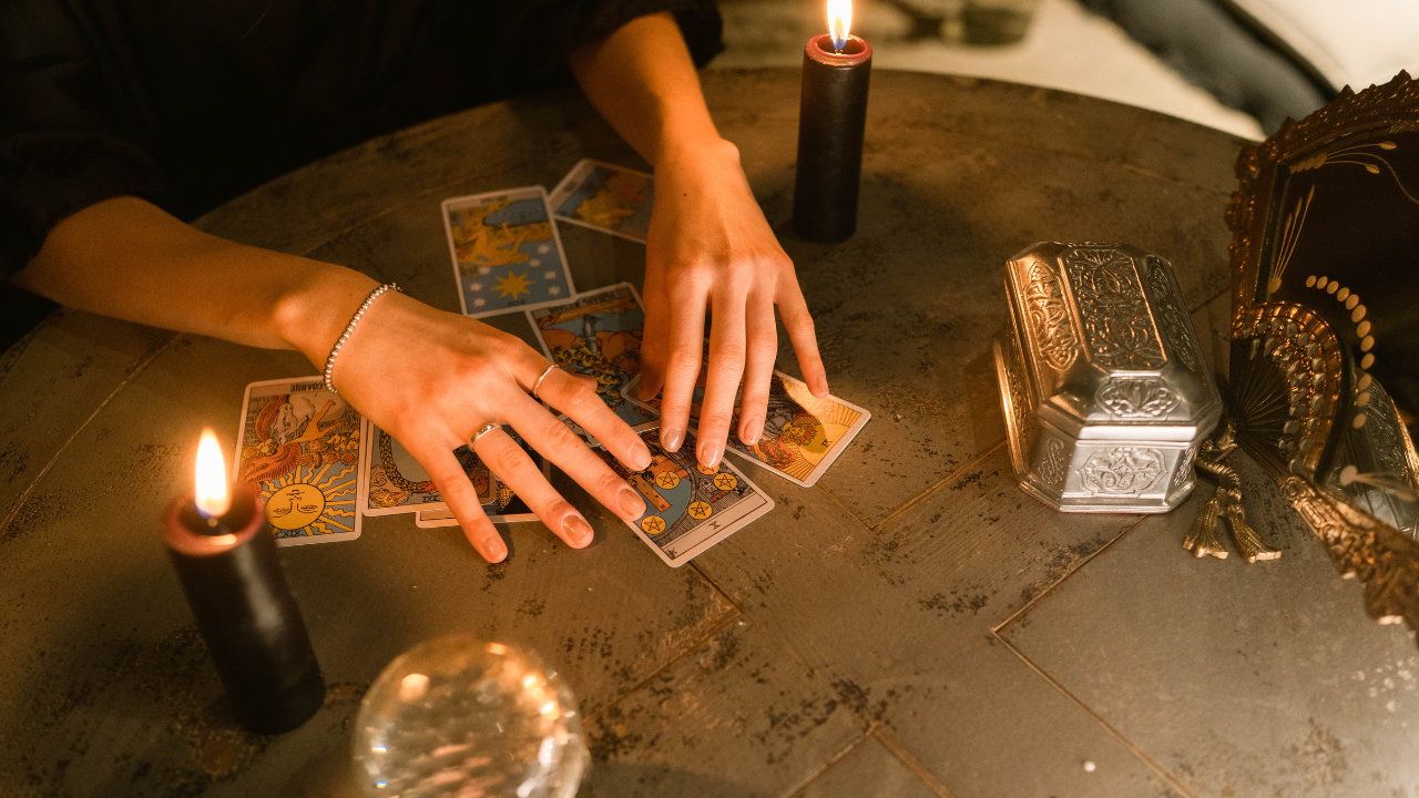 How to Read Tarot Cards Without Memorizing Meanings – Times of India