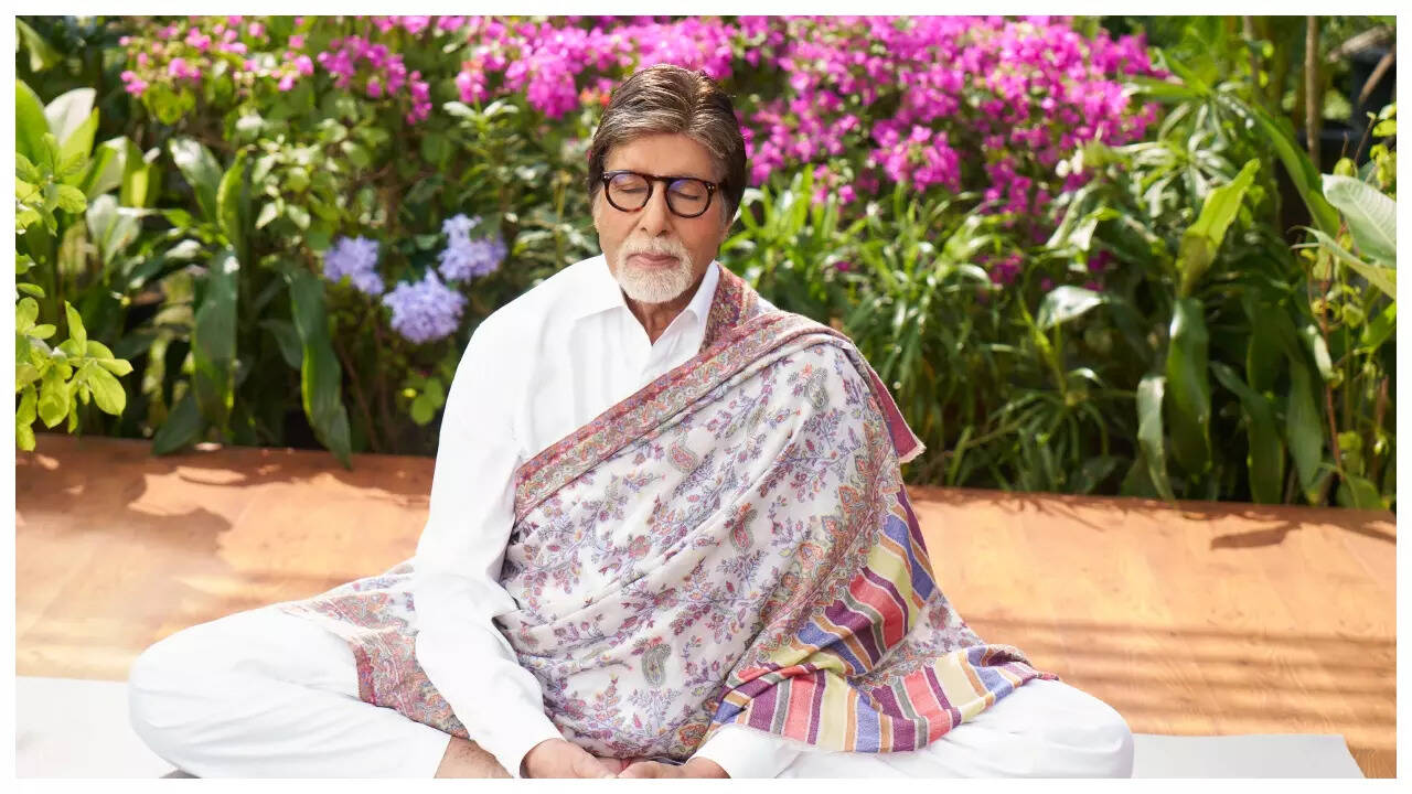 Big B apologizes for not keeping his fans updated