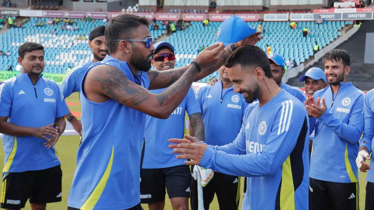 Ramandeep Singh gets Team India Cap from Hardik Pandya