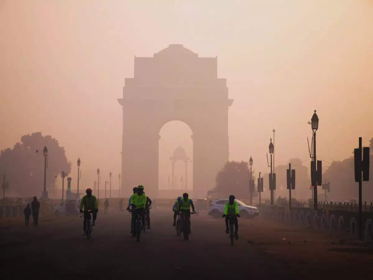 Delhi beats Lahore to become world’s most polluted city with AQI levels touching 1000